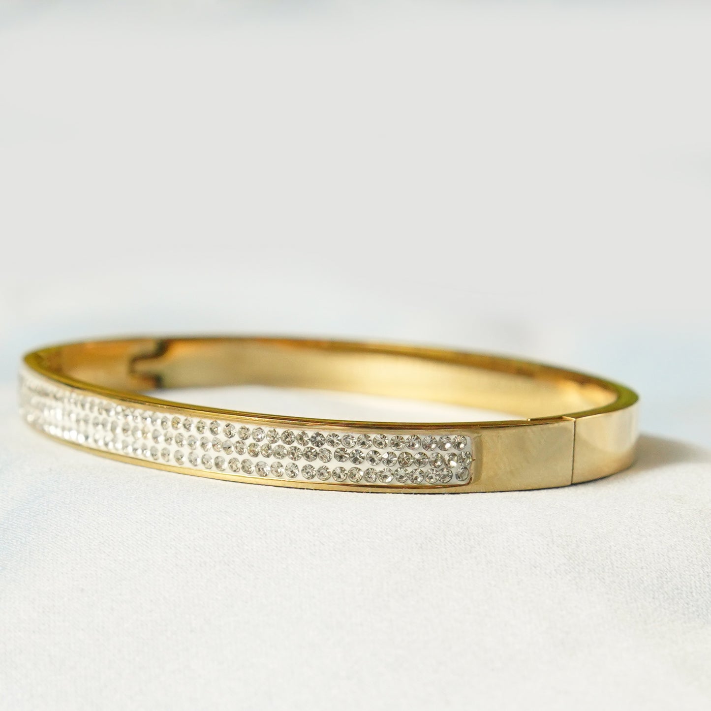 Sparkling Stone Inlay Bangle