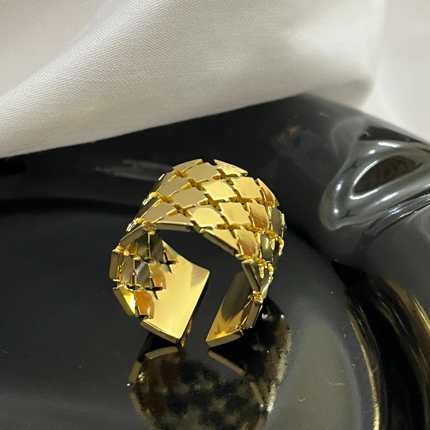 Interlock Adjustable Ring