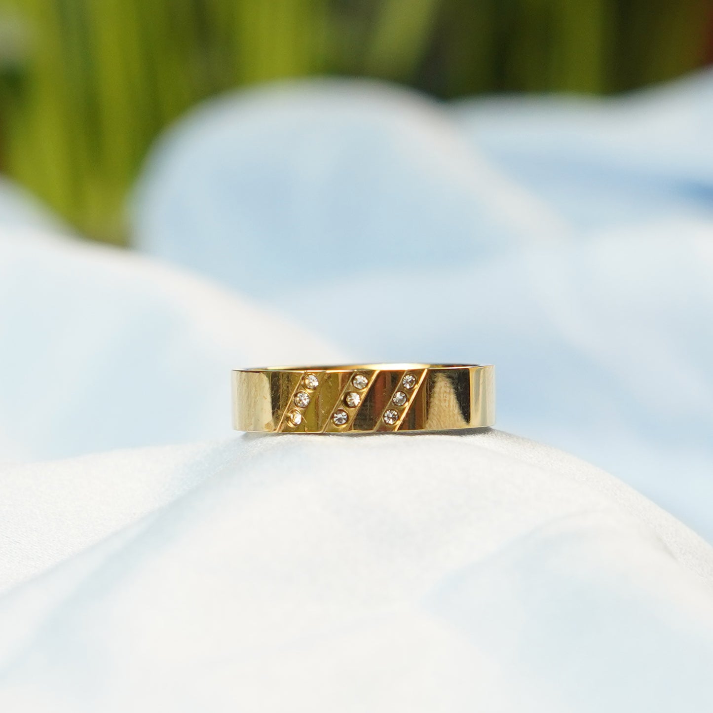 Embedded Crystals Ring 316L