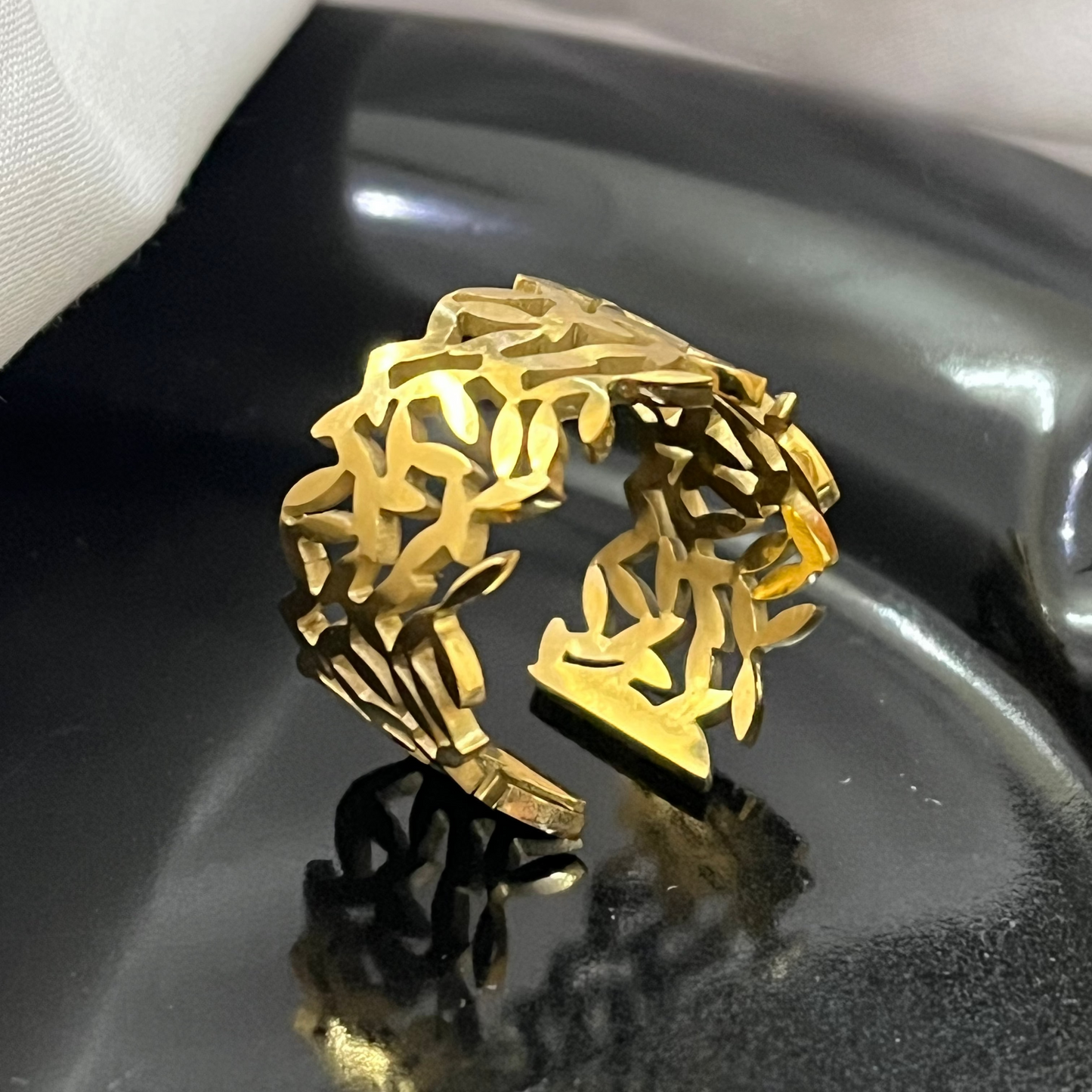 Verdura Luxe Leaf Adjustable Ring